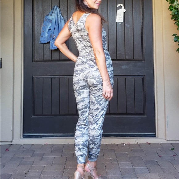 Camo drawstring waist jogger tank jumpsuit - Picture 3 of 4